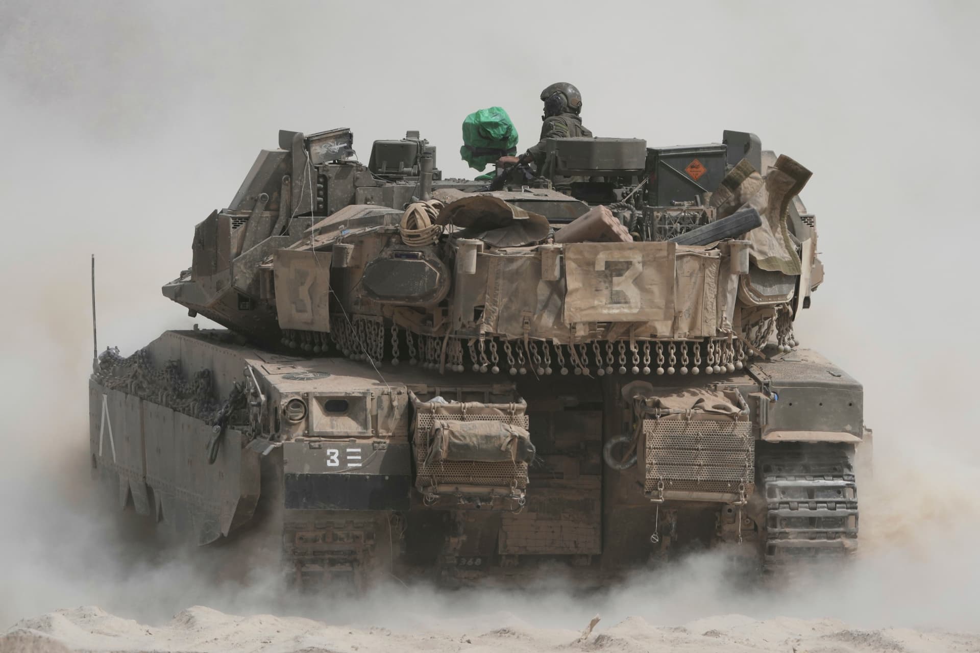AP/Ariel Schalit