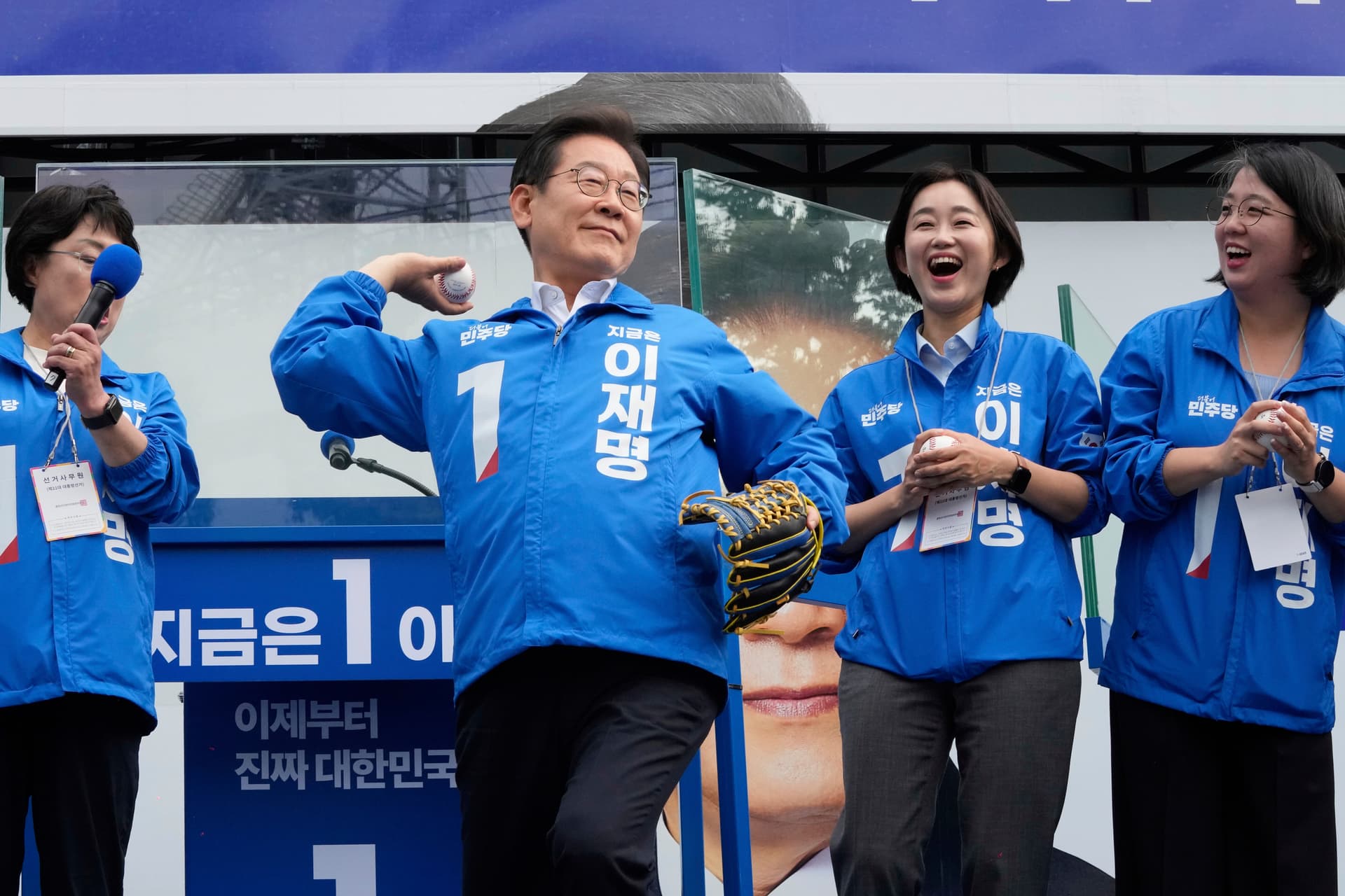 AP/Ahn Young-joon, file